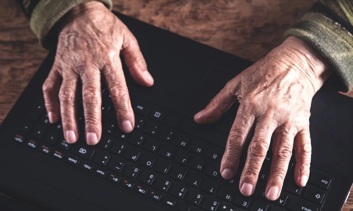 Projektet forventes afsluttet i 2026, og målet er at udvikle og evaluere en ny PRO-løsning tilpasset ældre kræftpatienters digitale kompetencer og individuelle behov. 